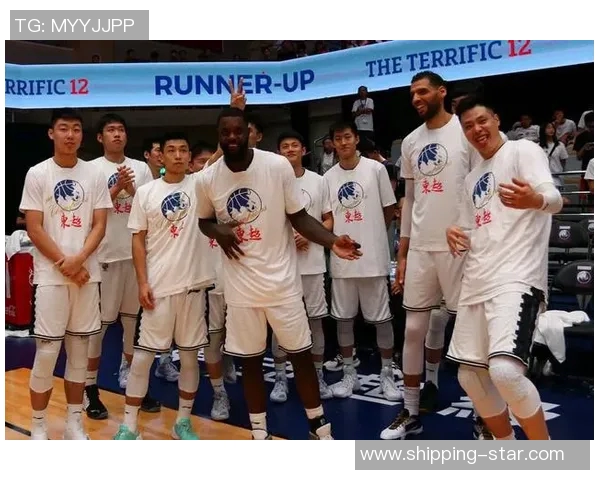 北京篮球队团队协作引发热议球迷对战术配合与球员默契产生分歧